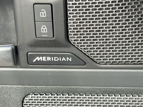 Used 2024 Land Rover Defender 110 X-Dynamic SE AWD/4WD image 27