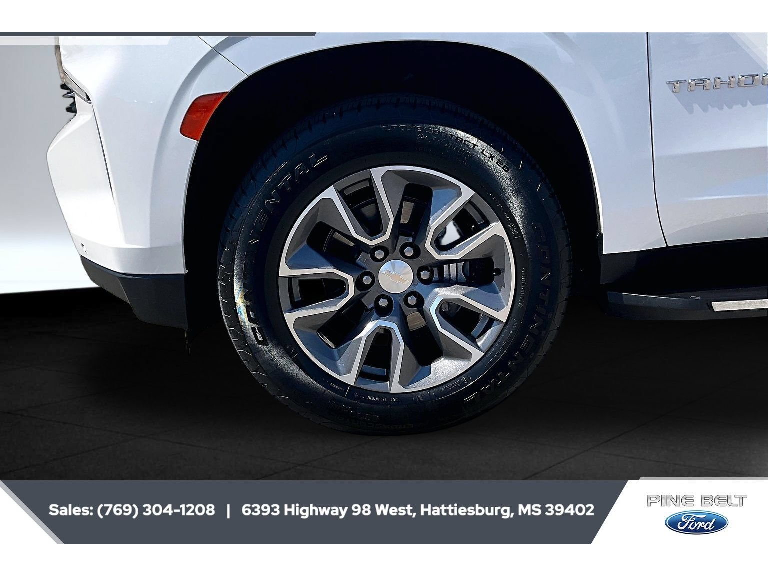 Used 2022 Chevrolet Tahoe LT w/ Luxury Package AWD/4WD image 7