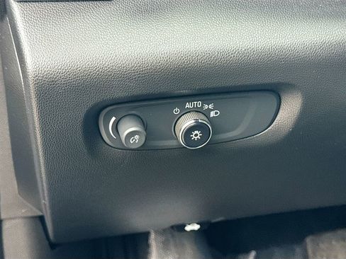 Used 2023 Chevrolet Traverse LT image 10