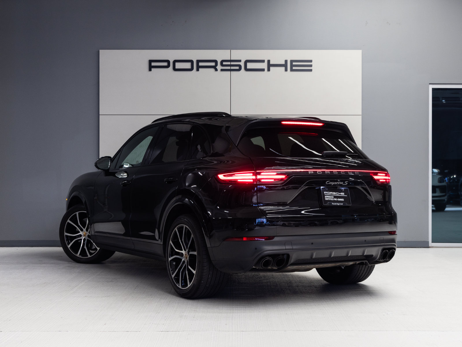 Certified 2023 Porsche Cayenne S Platinum AWD/4WD image 3