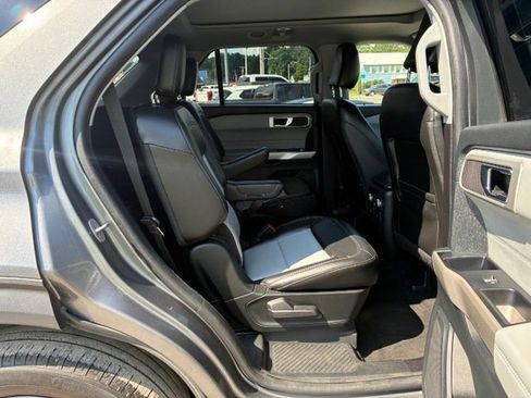 Used 2022 Ford Explorer XLT w/ Equipment Group 202A AWD/4WD image 34