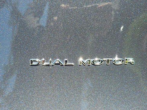 Used 2023 Tesla Model Y Long Range AWD/4WD image 31
