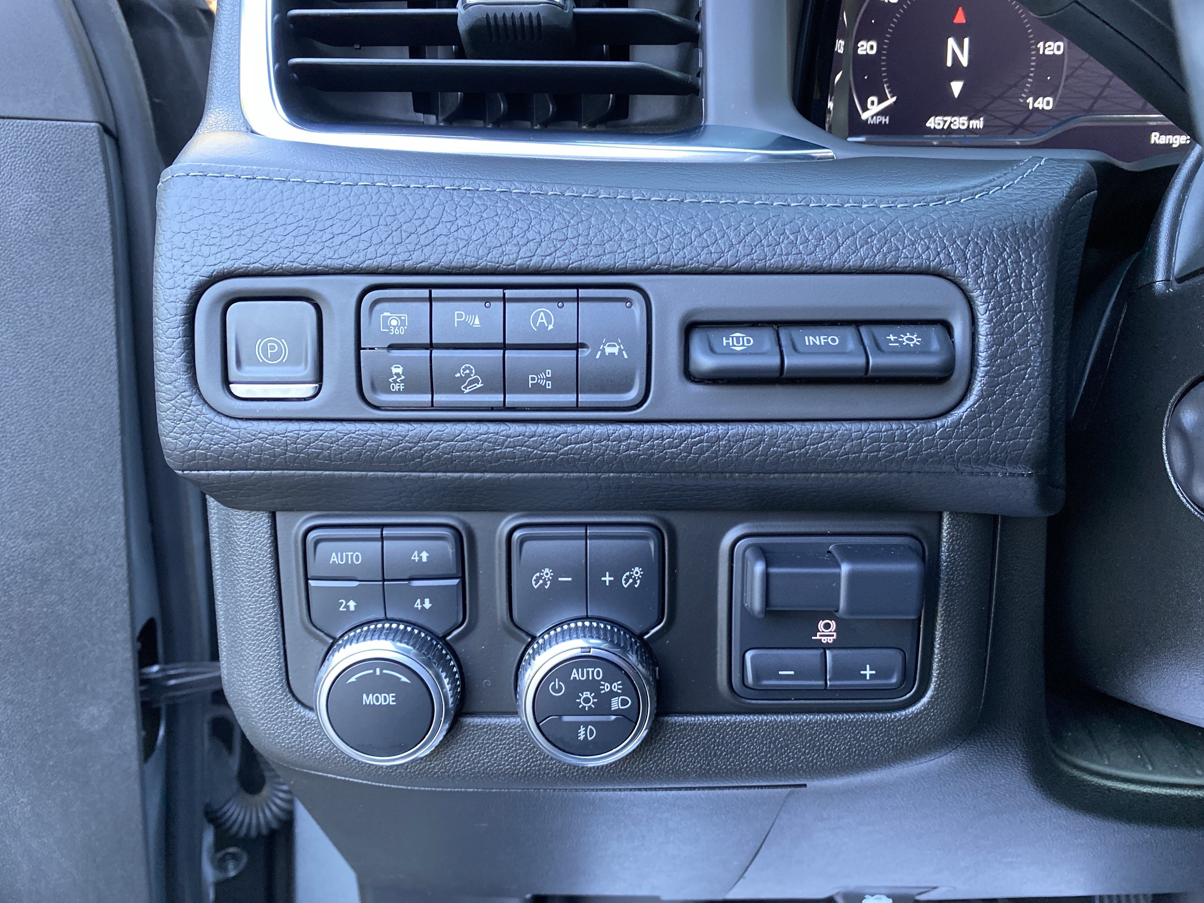 Used 2023 GMC Yukon Denali w/ Advanced Technology Package AWD/4WD image 14