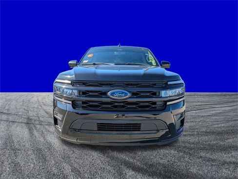 Certified 2023 Ford Expedition XLT image 9
