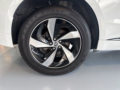 Used 2025 Jaguar F-PACE R-Dynamic S image 17