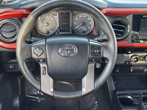 Used 2017 Toyota Tacoma TRD Off-Road image 17