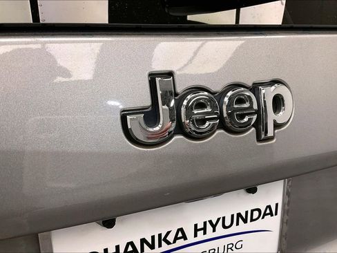 Used 2020 Jeep Cherokee Latitude w/ Cold Weather Group image 25