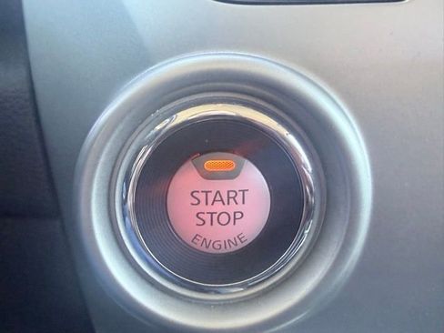 Used 2019 Nissan Titan SV w/ SV Convenience Package AWD/4WD image 16