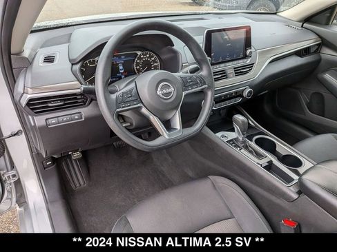 Used 2024 Nissan Altima 2.5 SV FWD image 2