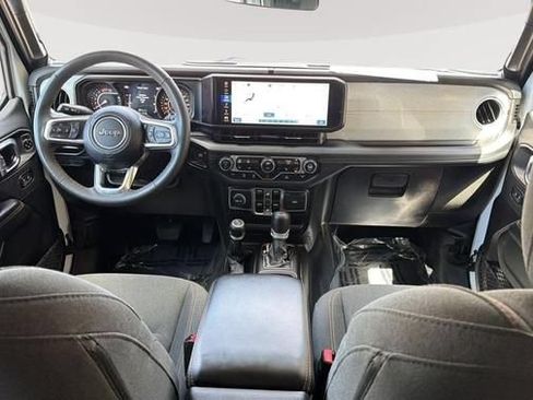 Used 2024 Jeep Wrangler Unlimited Sahara AWD/4WD image 10