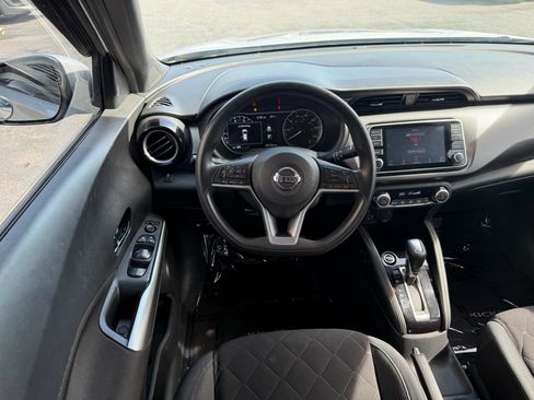 Used 2019 Nissan Kicks SV image 15