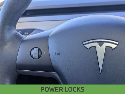 Used 2022 Tesla Model Y Long Range AWD/4WD image 17