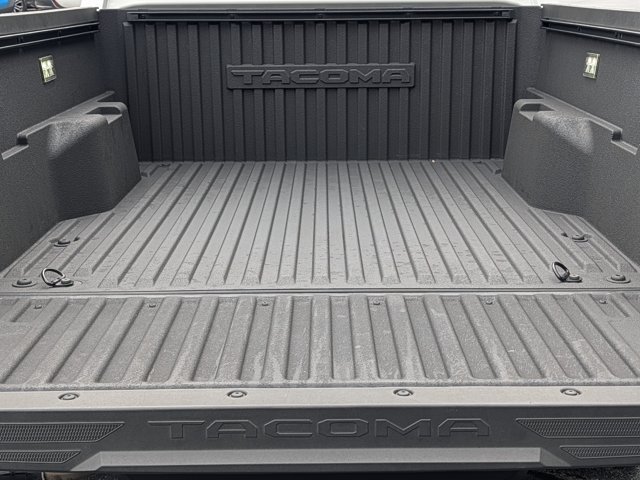 Used 2025 Toyota Tacoma SR5 AWD/4WD image 16