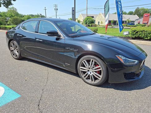 Used 2018 Maserati Ghibli S GranLusso image 3