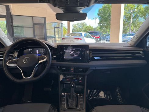 Used 2025 Volkswagen Jetta SE image 27