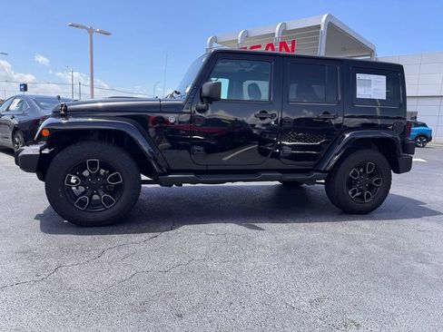 Used 2017 Jeep Wrangler Unlimited Sahara AWD/4WD image 2