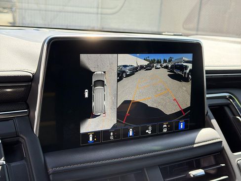 Used 2022 GMC Yukon XL AT4 w/ AT4 Premium Package AWD/4WD image 14