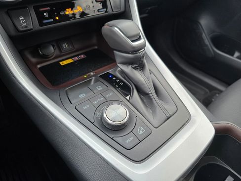 Used 2023 Toyota RAV4 Limited image 29