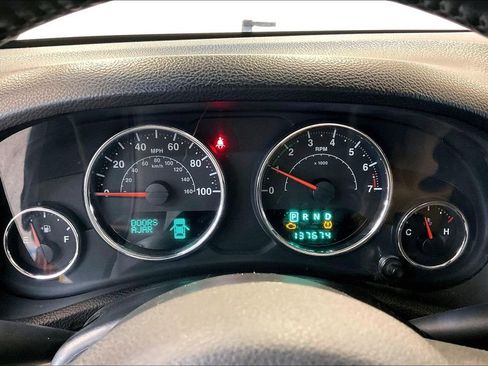 Used 2014 Jeep Wrangler Unlimited Sahara w/ Dual Top Group AWD/4WD image 15