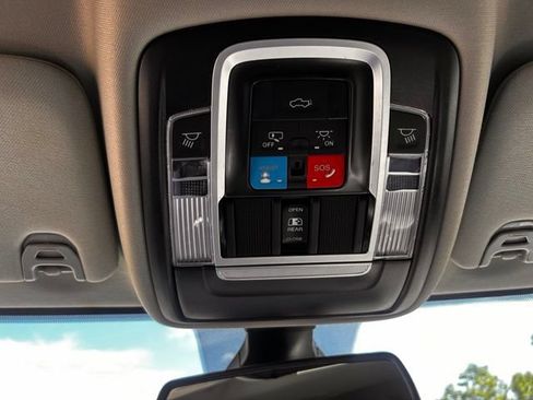 Used 2024 RAM 2500 Laramie AWD/4WD image 22