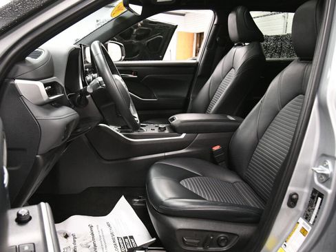 Certified 2024 Toyota Highlander XSE image 9