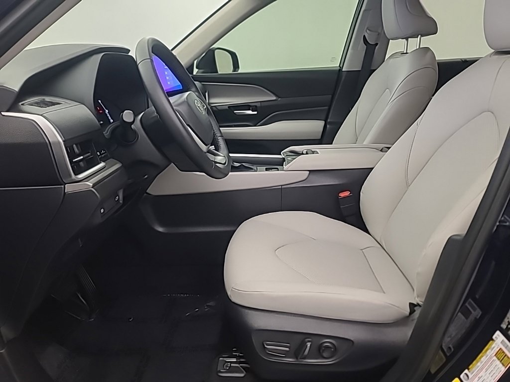Used 2026 Toyota Grand Highlander AWD image 28