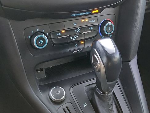 Used 2016 Ford Focus SE FWD image 23