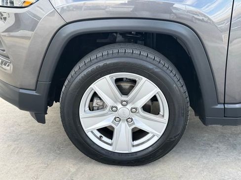 Used 2022 Jeep Compass Latitude image 9