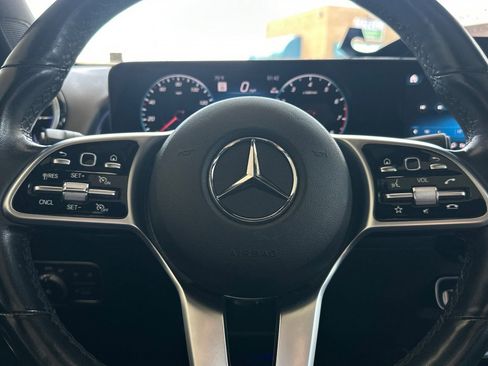 Used 2023 Mercedes-Benz GLB 250 4MATIC image 23