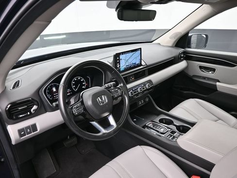 Certified 2024 Honda Pilot Touring image 12