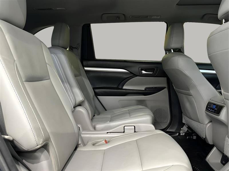Used 2017 Toyota Highlander XLE AWD/4WD image 21