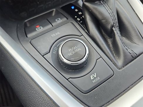 Used 2021 Toyota RAV4 XLE image 24