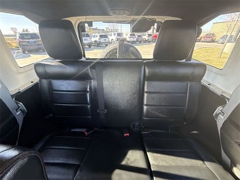 Used 2012 Jeep Wrangler Unlimited Sahara image 20