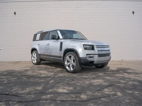 Used 2024 Land Rover Defender 110 SE AWD/4WD image 9