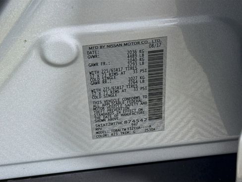 Used 2017 Nissan Rogue SV w/ SV Premium Package image 40