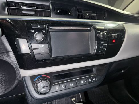 Used 2016 Toyota Corolla LE image 20