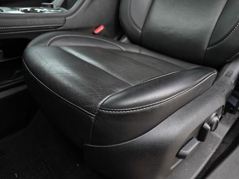 Used 2023 GMC Acadia SLT w/ Elevation Edition image 20