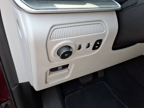 Used 2022 Jeep Wagoneer Series I w/ Convenience Group I AWD/4WD image 24