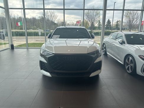 Used 2025 Audi RS Q8 performance image 2