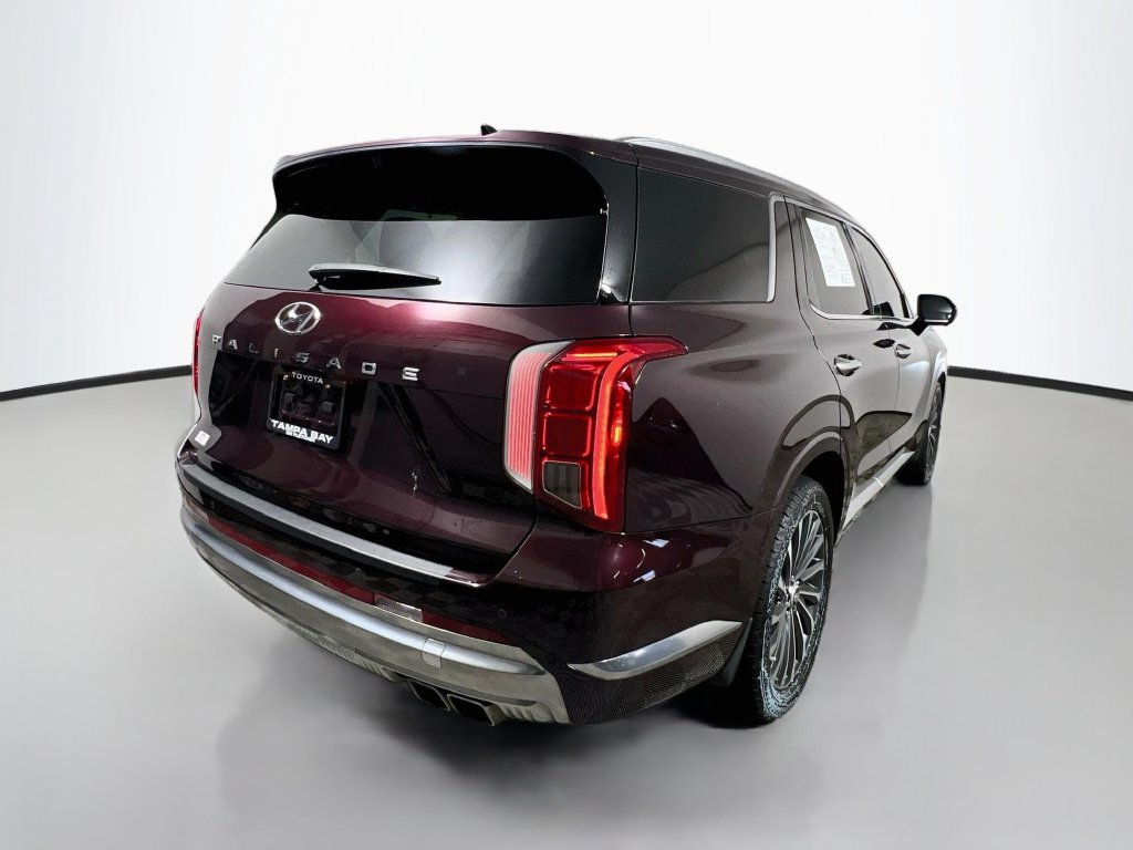Used 2024 Hyundai Palisade Calligraphy FWD image 3