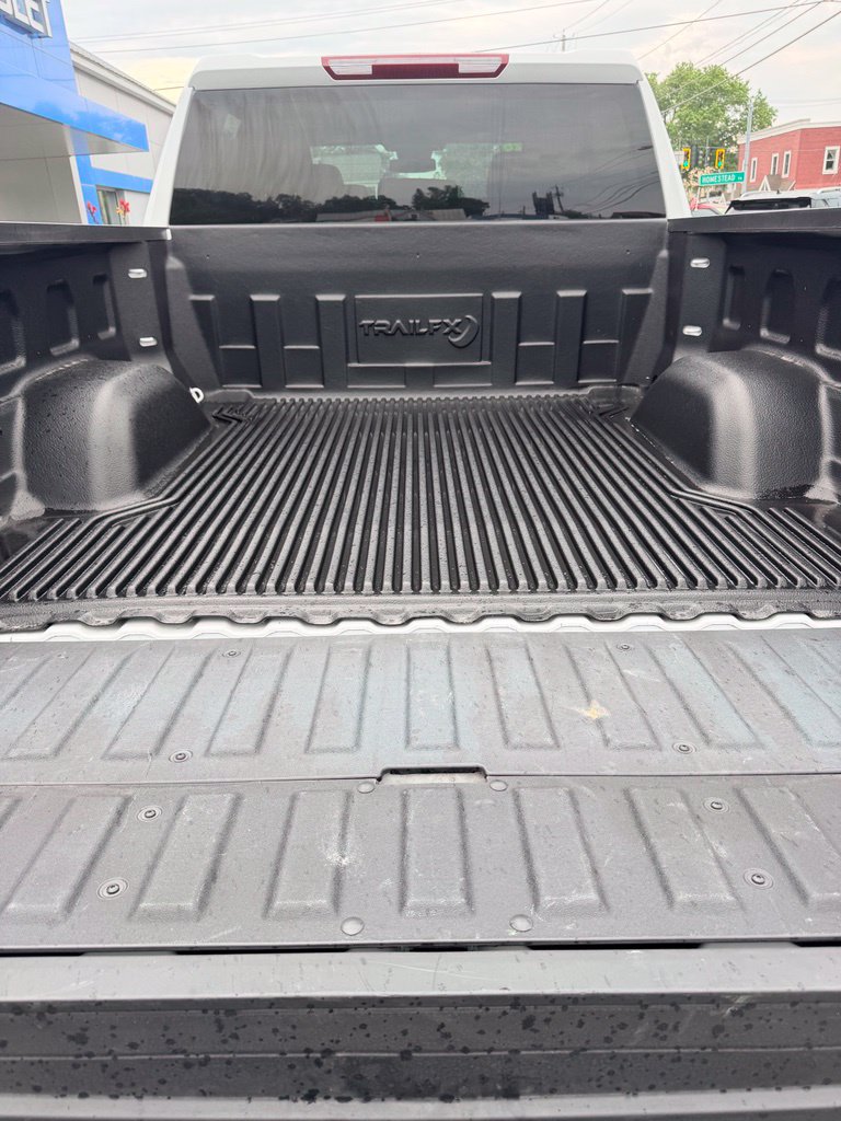 Used 2026 GMC Sierra 1500 SLT AWD/4WD image 8