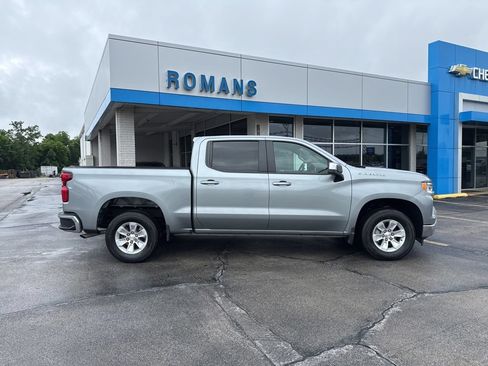 Used 2025 Chevrolet Silverado 1500 LT RWD image 2