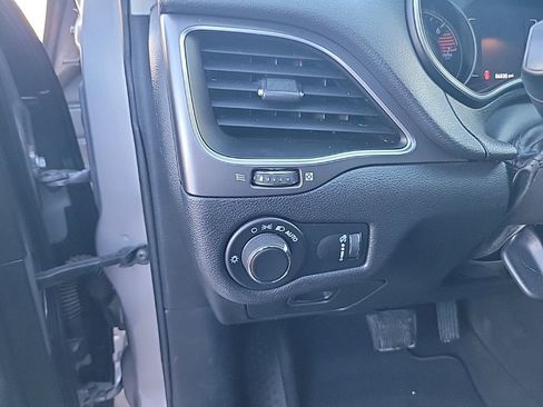 Used 2020 Jeep Cherokee Latitude image 20