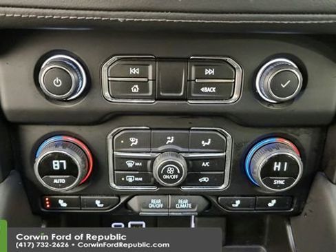 Used 2024 Chevrolet Suburban LT image 19