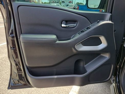 Used 2022 Nissan Frontier SV RWD image 18