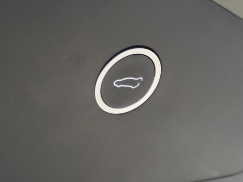 Used 2019 Tesla Model X image 9