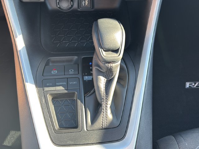 Used 2025 Toyota RAV4 XLE w/ Convenience Package FWD image 24