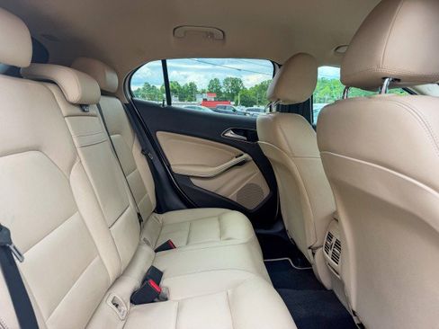 Used 2018 Mercedes-Benz GLA 250 image 16