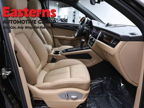 Used 2022 Porsche Macan AWD/4WD image 25
