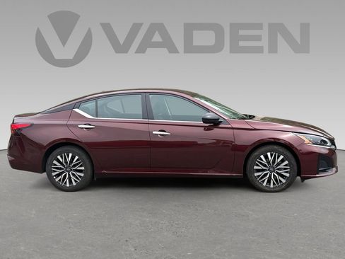 Used 2025 Nissan Altima 2.5 SV image 6